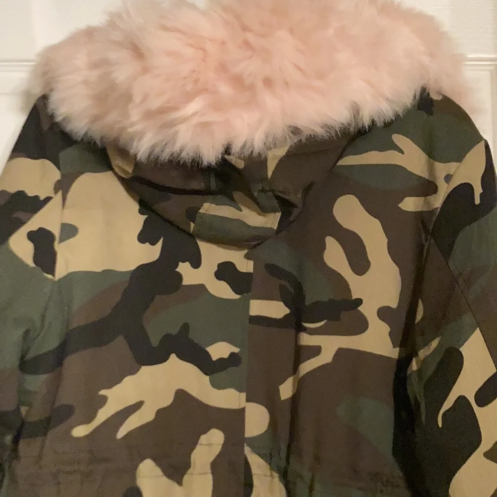Roiii  NWT Camo Winter Parka Loose fitting Faux Fur coat size small - Picture 5 of 9